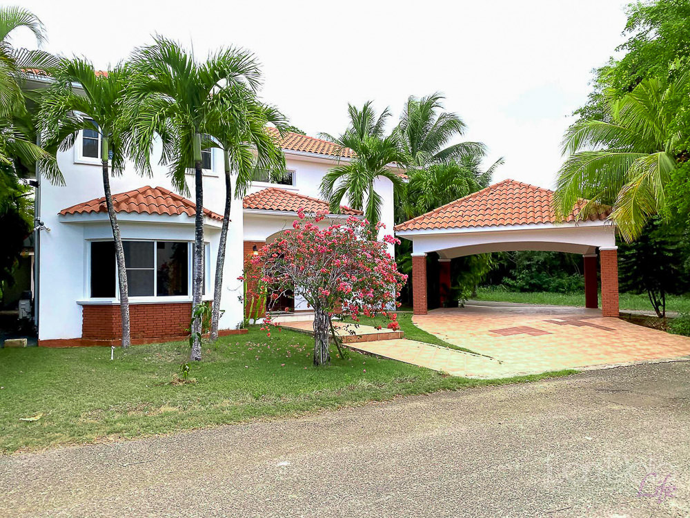 Villa de 2 Niveles en Metro Country Club,Juan Dolio, San Pedro de Macorís, 4 Bedrooms,4 Bathrooms,Villa,Venta