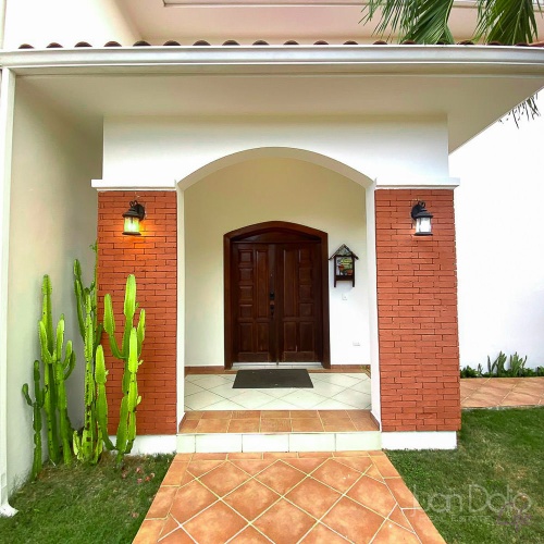 Villa de 2 Niveles en Metro Country Club,Juan Dolio, San Pedro de Macorís, 4 Bedrooms,4 Bathrooms,Villa,Venta